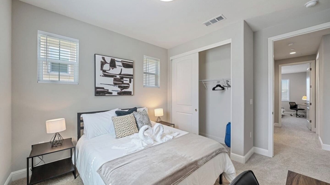 Photo of Bedroom in Pittsburg