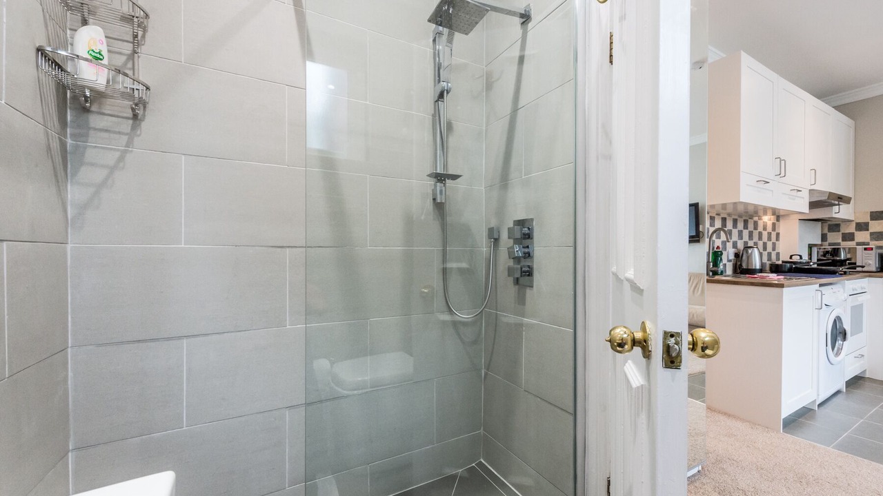 Photo of Bathroom in Brondesbury Park
