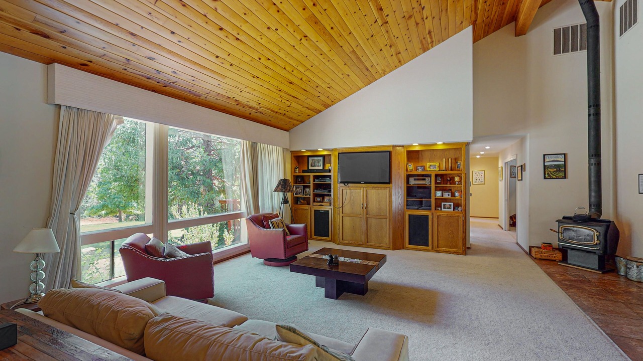 Photo of Livingroom in Ahwahnee