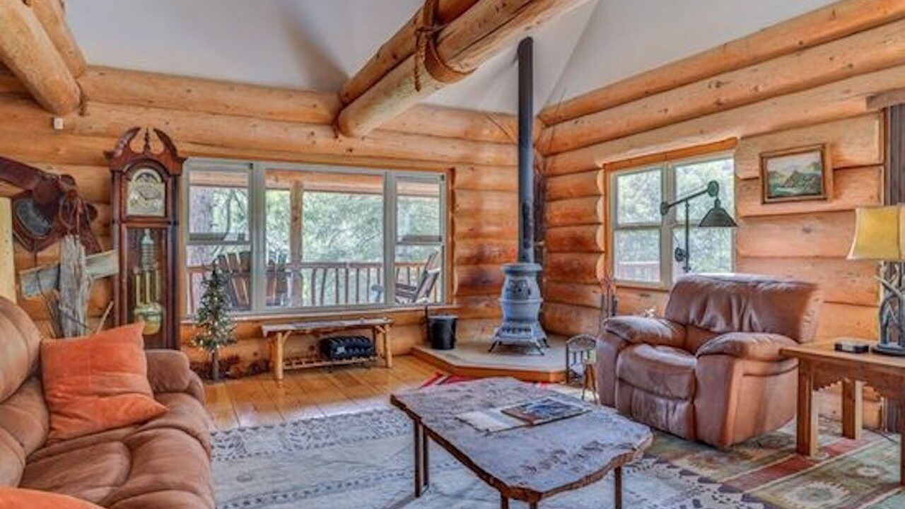 Photo of Livingroom in Crestline