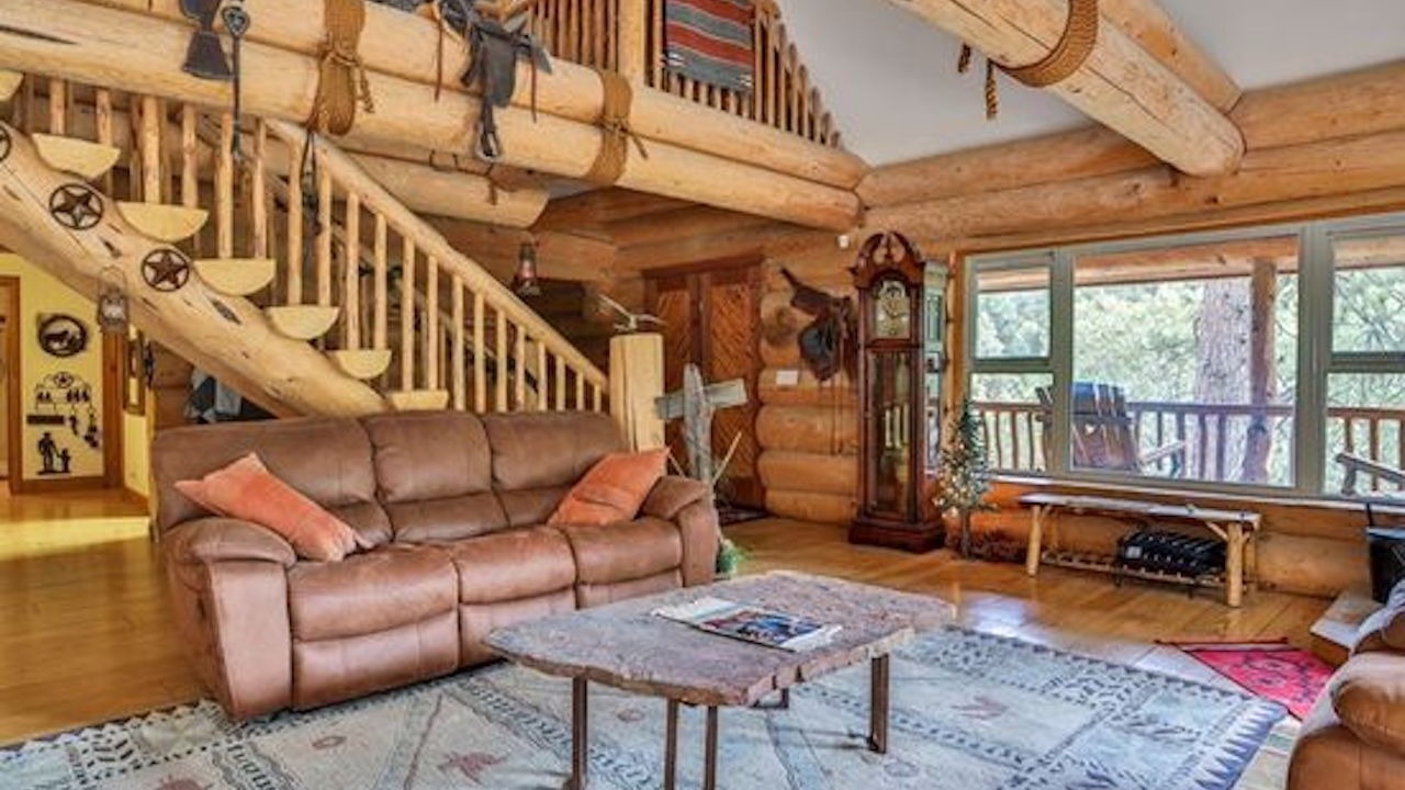 Photo of Livingroom in Crestline