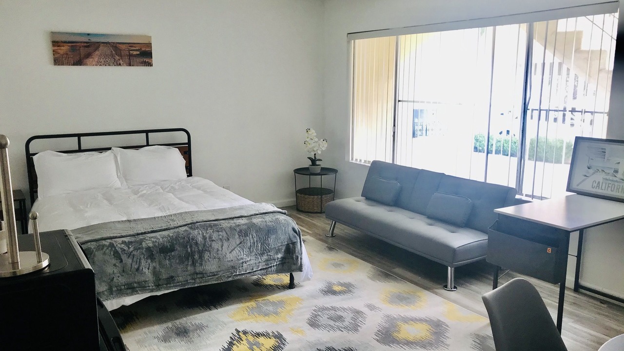 Photo of Bedroom in Sawtelle