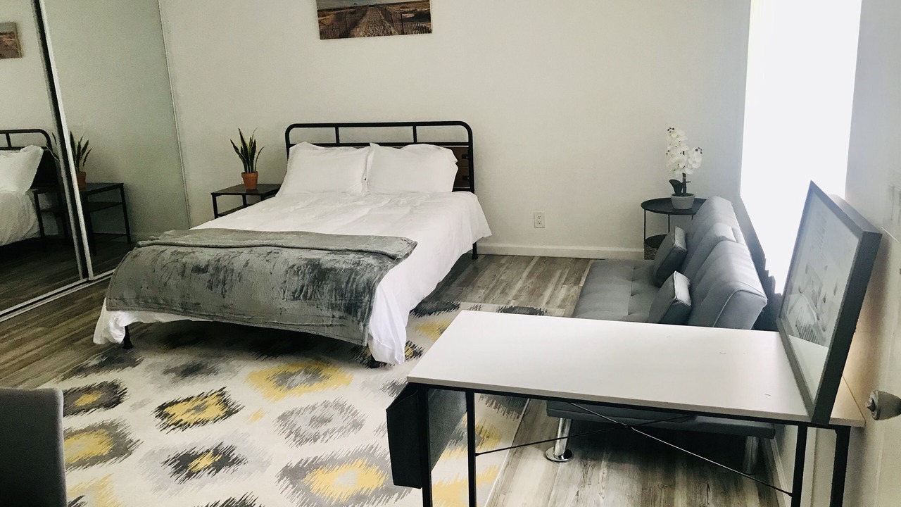 Photo of Bedroom in Sawtelle