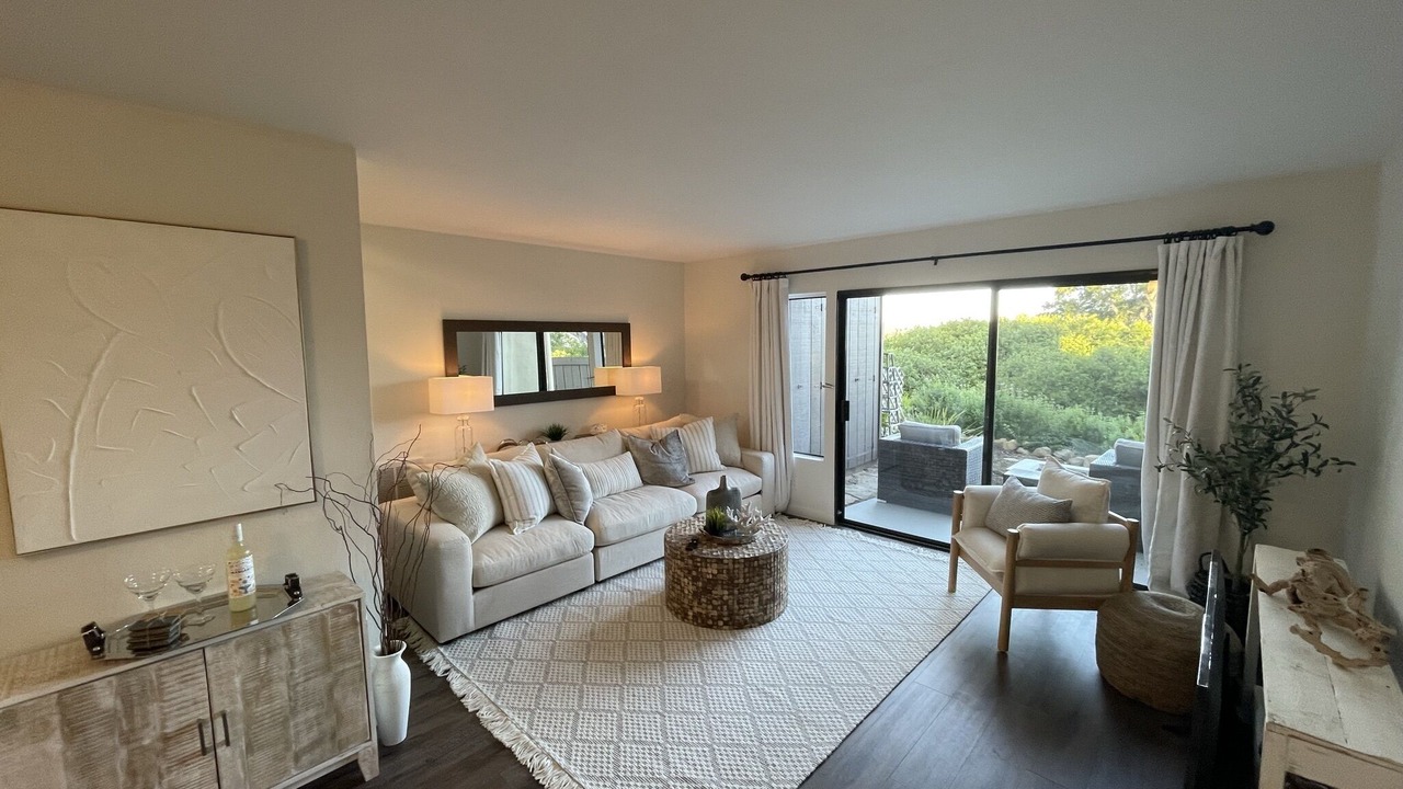 Photo of Livingroom in Alta Mesa