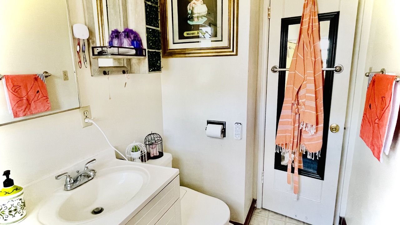 Photo of Bathroom in Los Feliz
