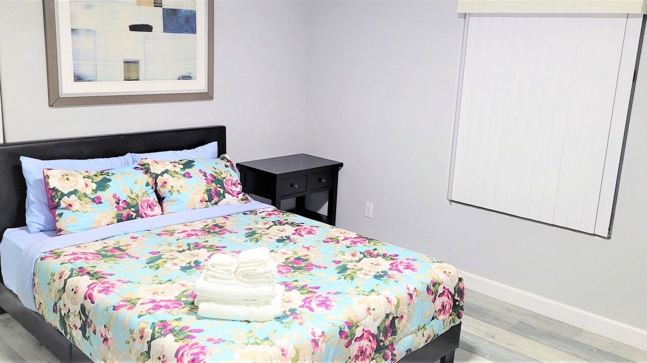 Photo of Bedroom in Midway City
