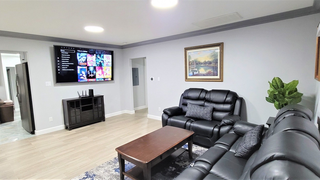 Photo of Livingroom in Midway City