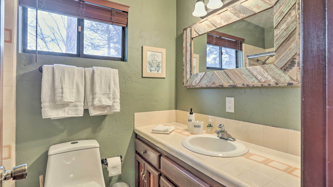 Photo of Bathroom in Twin Peaks