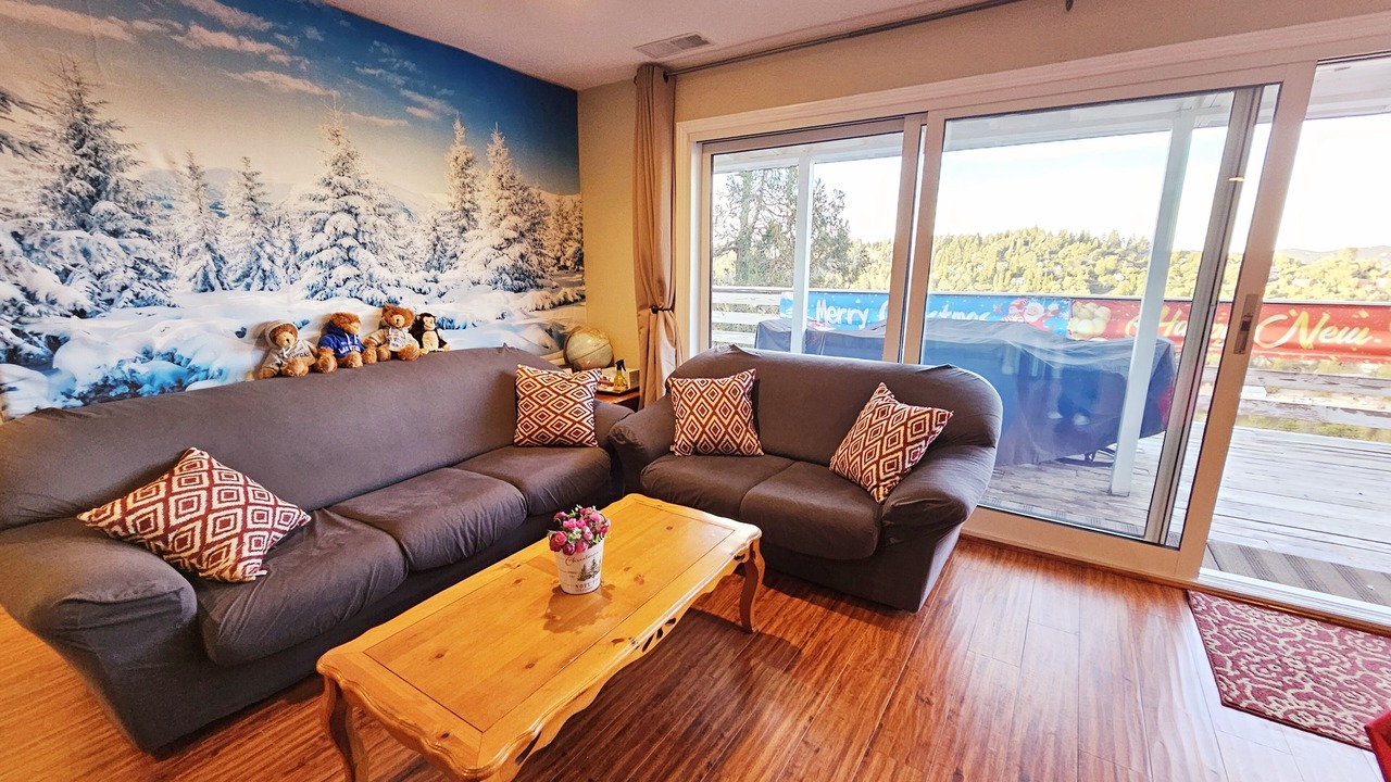 Photo of Livingroom in Crestline