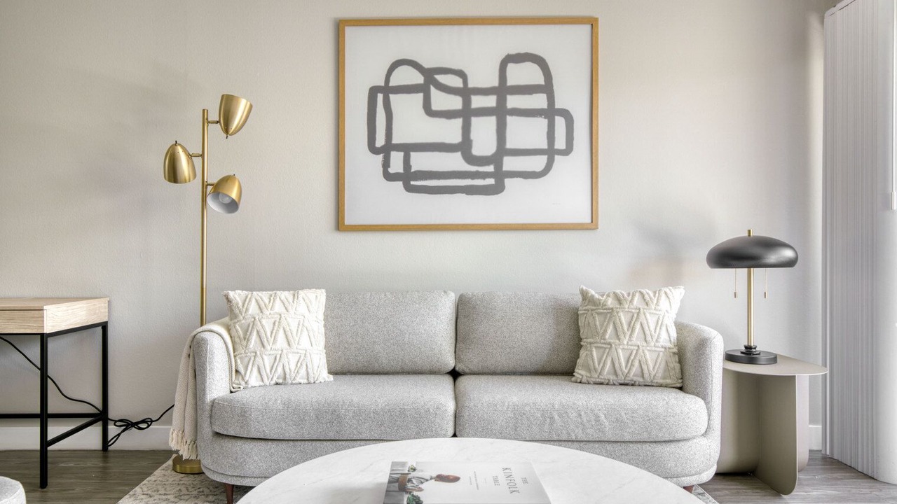 Photo of Livingroom in Warner Center