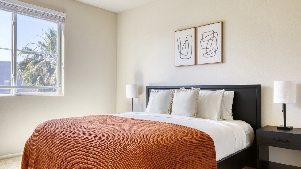 Photo of Bedroom in Warner Center