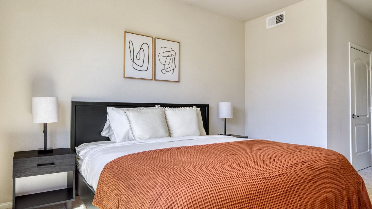 Photo of Bedroom in Warner Center