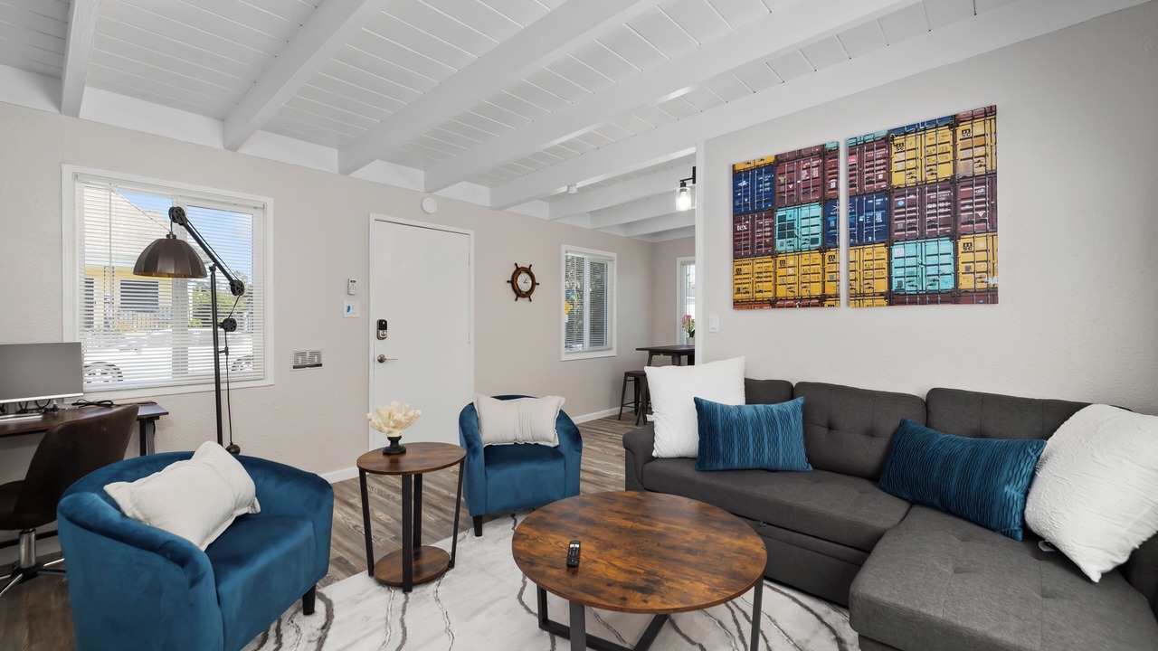 Photo of Livingroom in North Long Beach