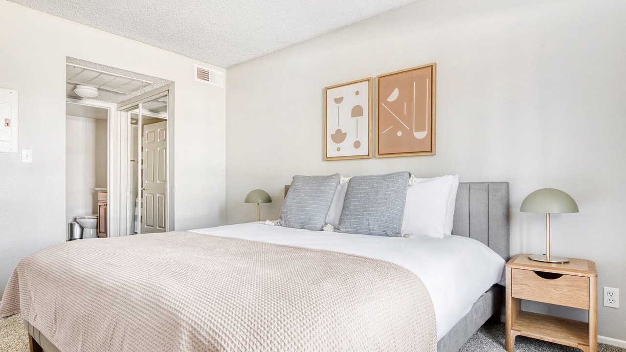 Photo of Bedroom in NoHo Arts District