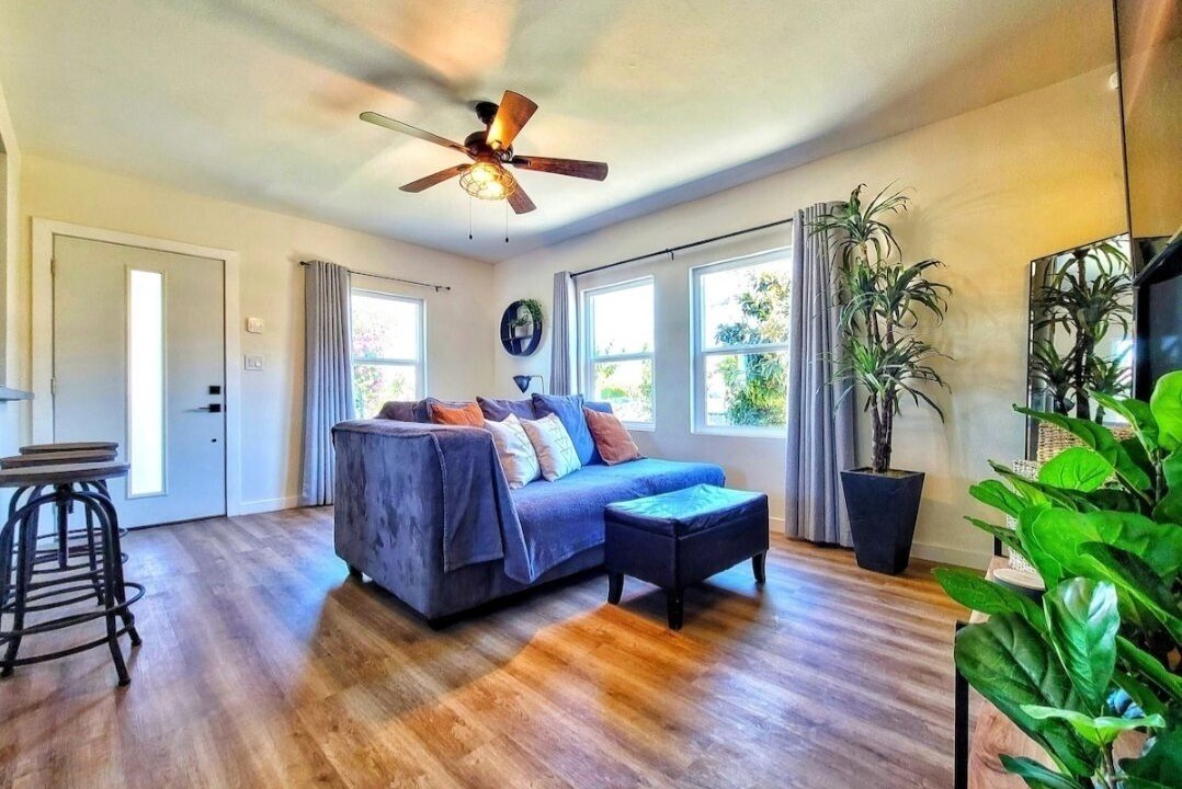 Photo of Livingroom in Compton