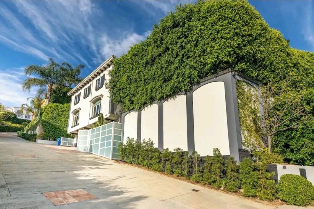 Photo of Others in Bel Air