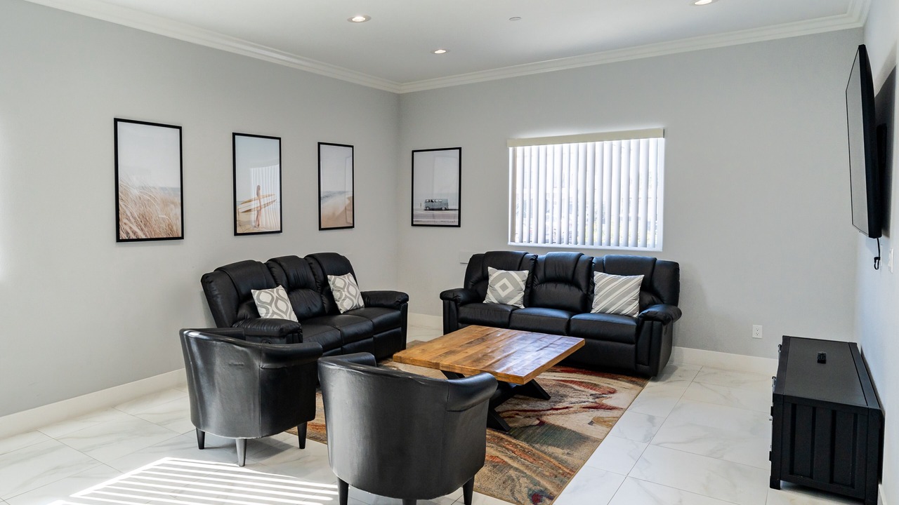 Photo of Livingroom in Midway City