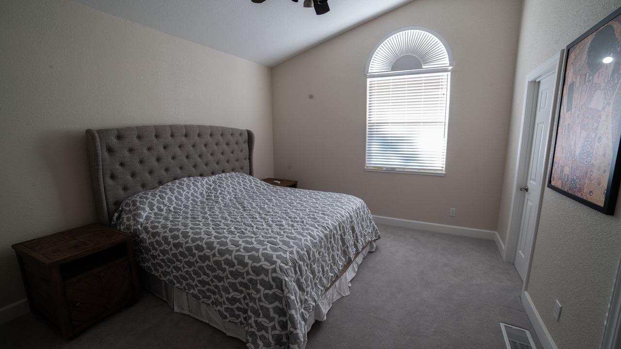 Photo of Bedroom in Groveland
