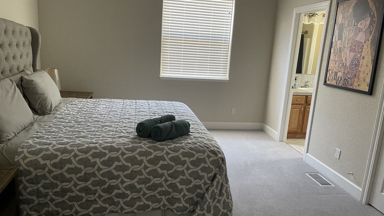 Photo of Bedroom in Groveland