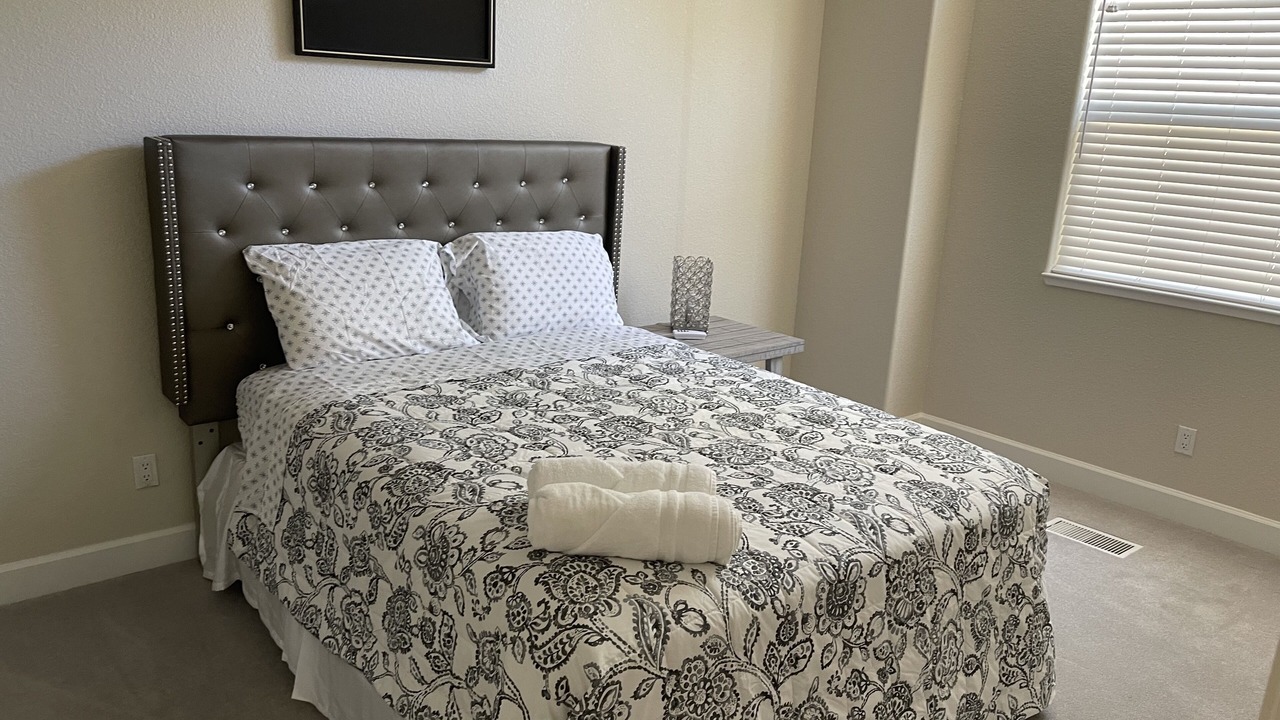 Photo of Bedroom in Groveland