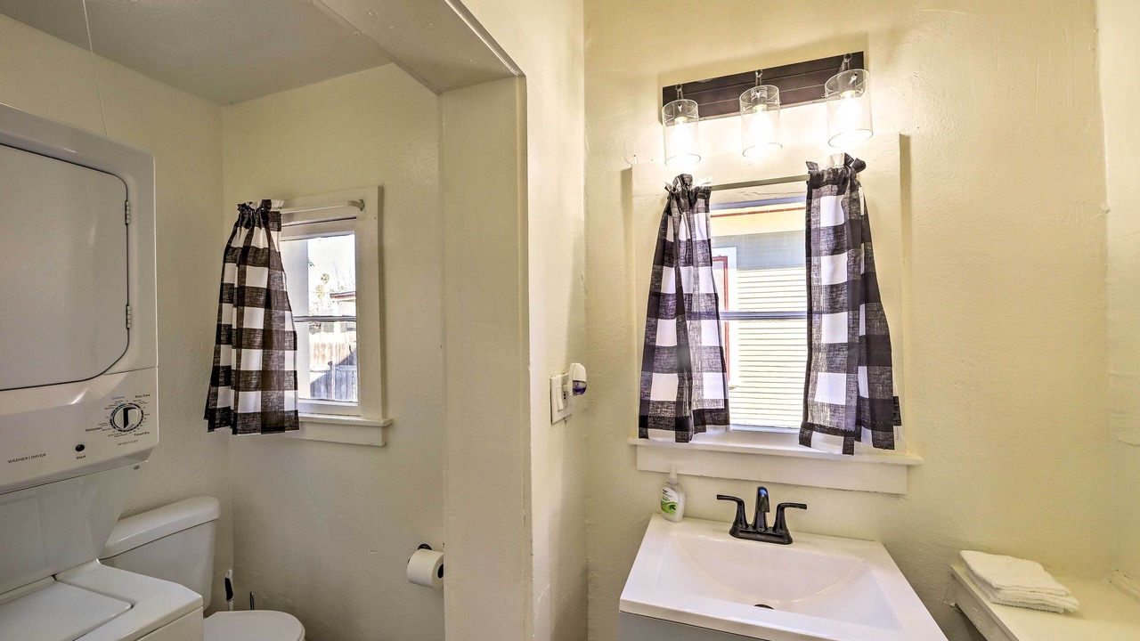 Photo of Bathroom in Downtown Riverside
