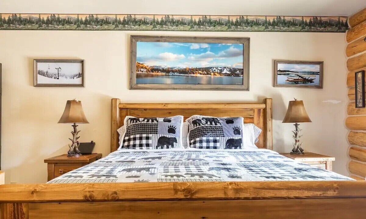 Photo of Bedroom in Evergreen Estates