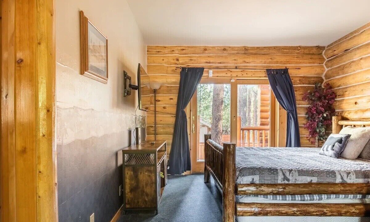 Photo of Bedroom in Evergreen Estates