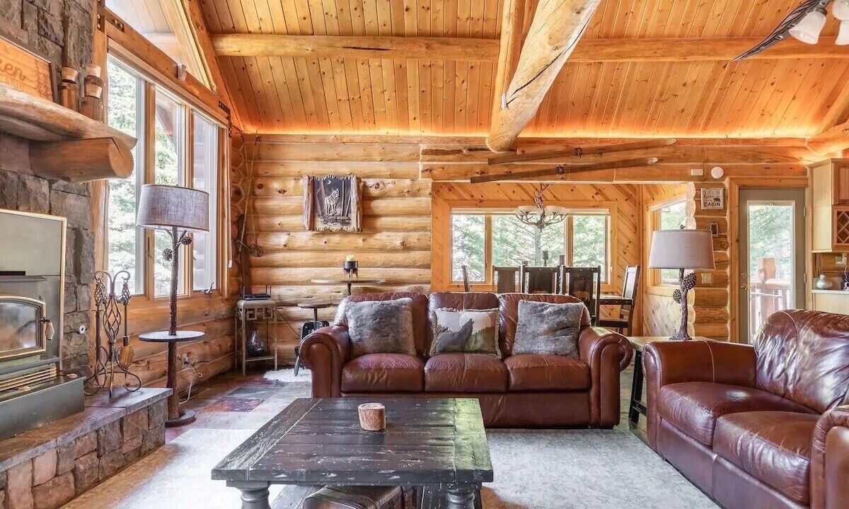 Photo of Livingroom in Evergreen Estates