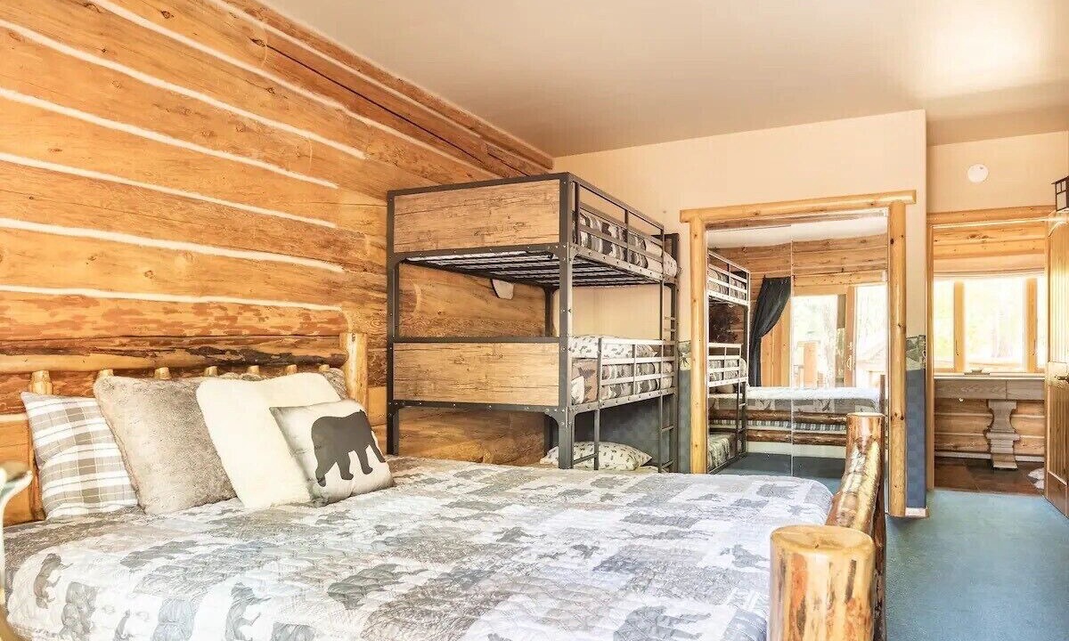 Photo of Bedroom in Evergreen Estates
