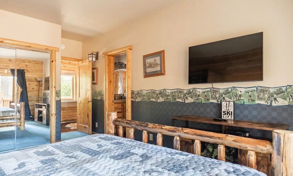 Photo of Bedroom in Evergreen Estates