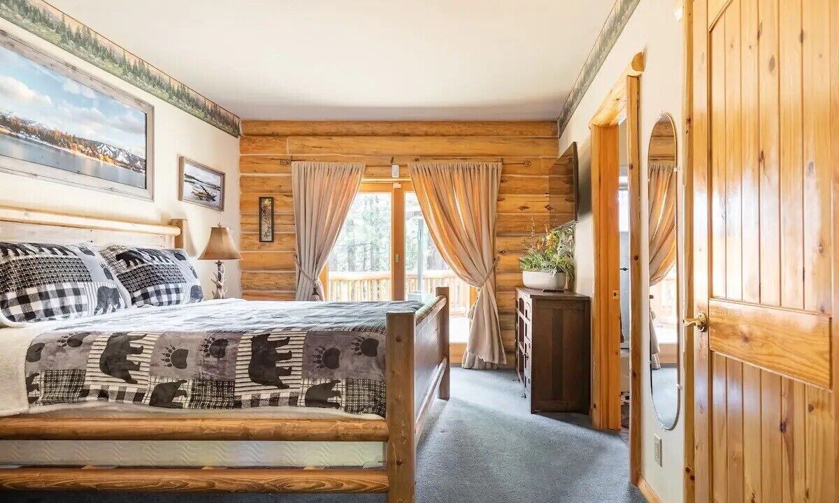Photo of Bedroom in Evergreen Estates