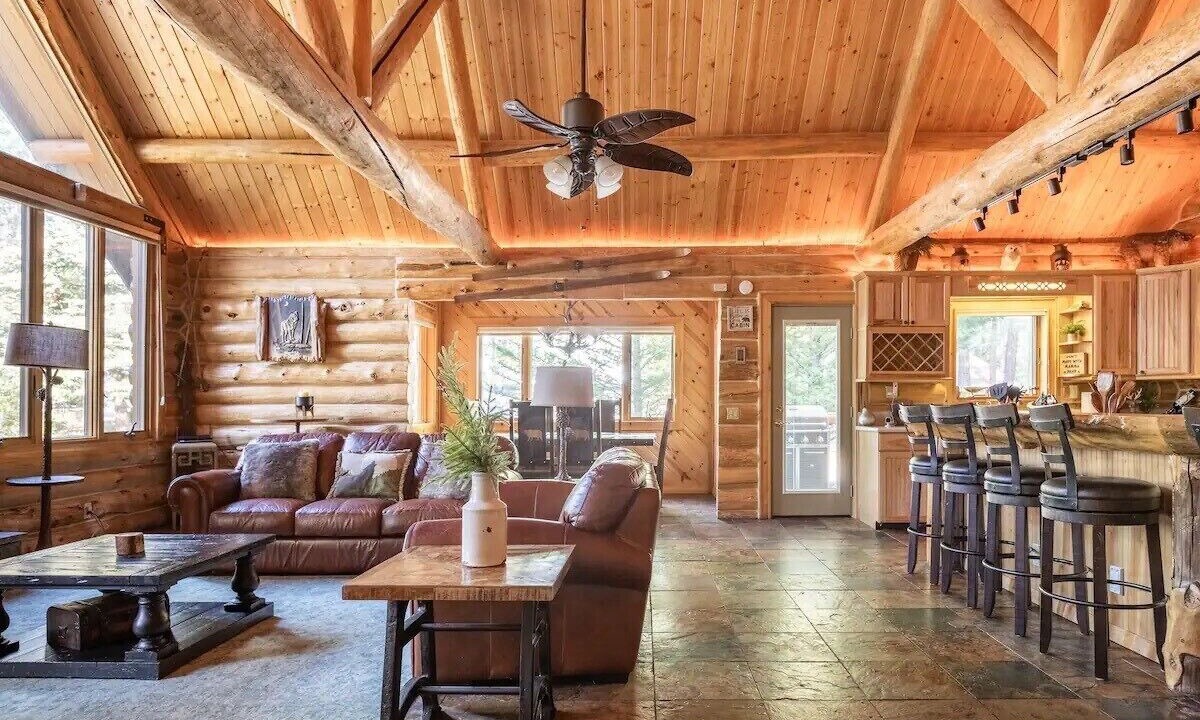 Photo of Livingroom in Evergreen Estates
