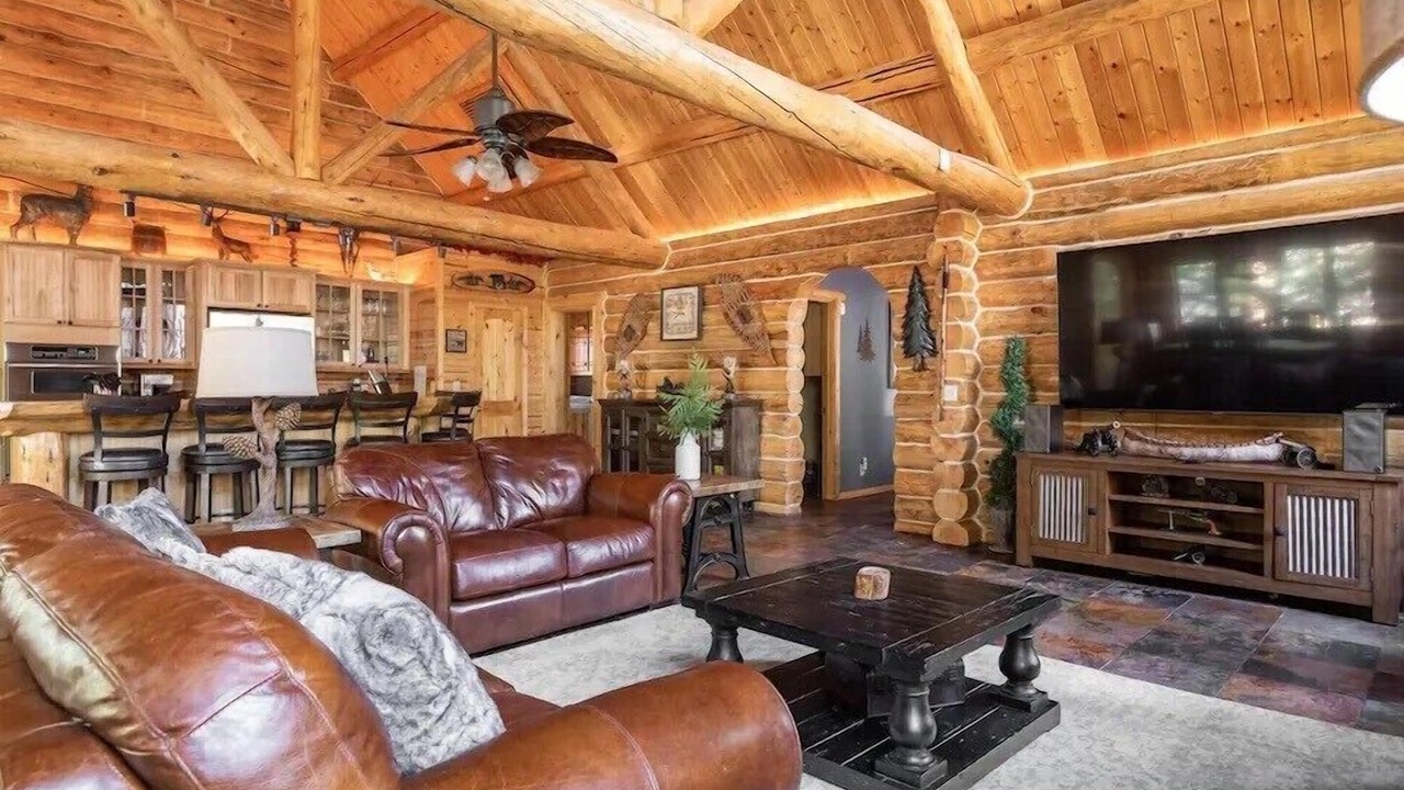 Photo of Livingroom in Evergreen Estates