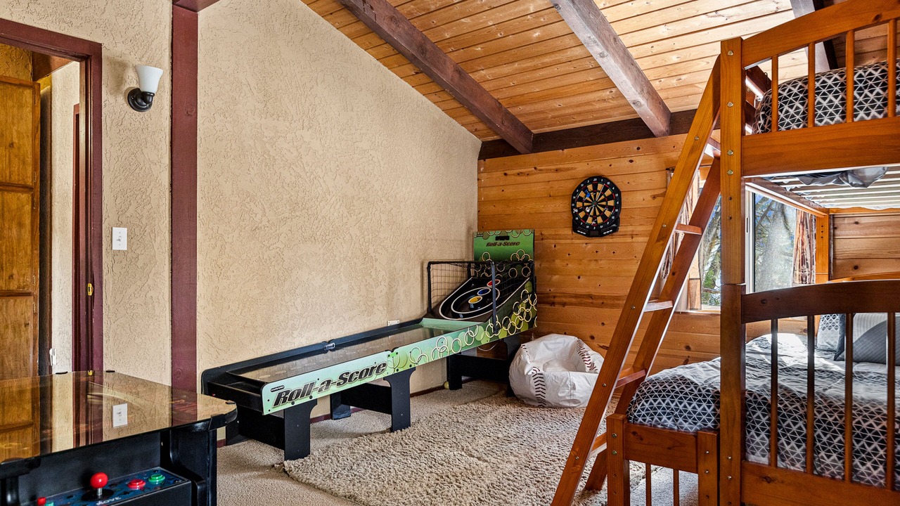 Photo of Bedroom in Arrowbear Lake