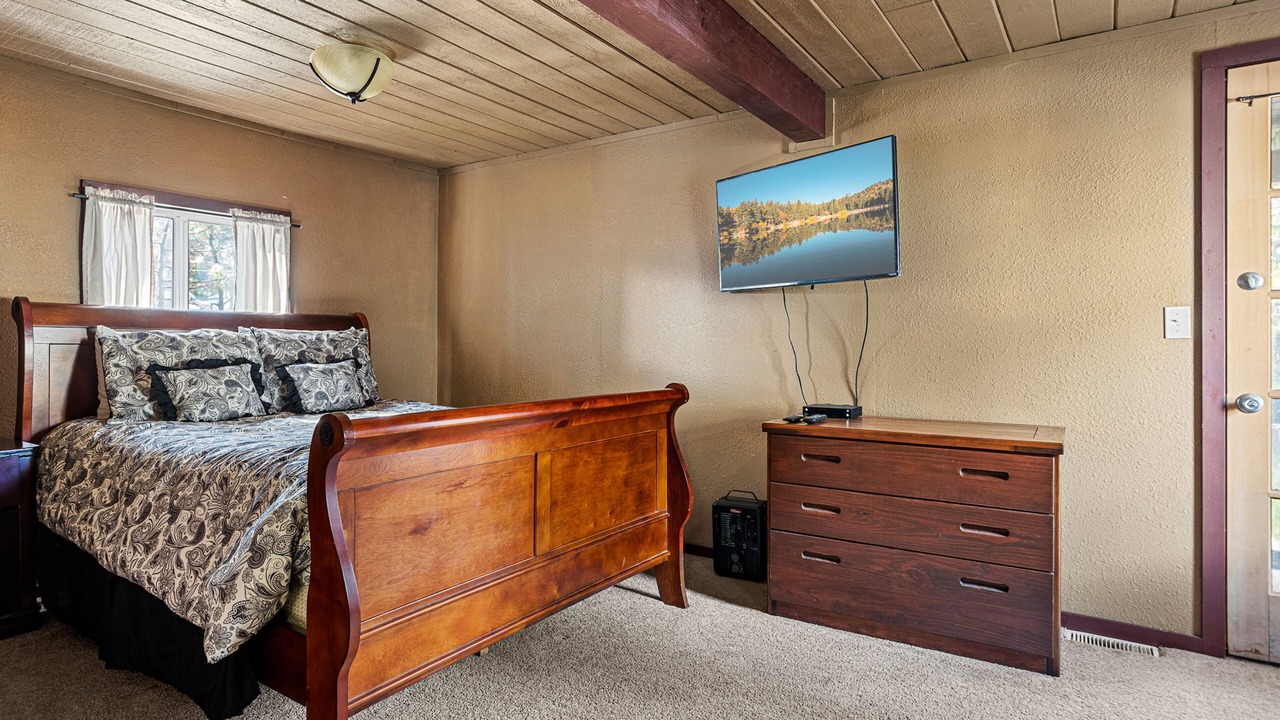 Photo of Bedroom in Arrowbear Lake