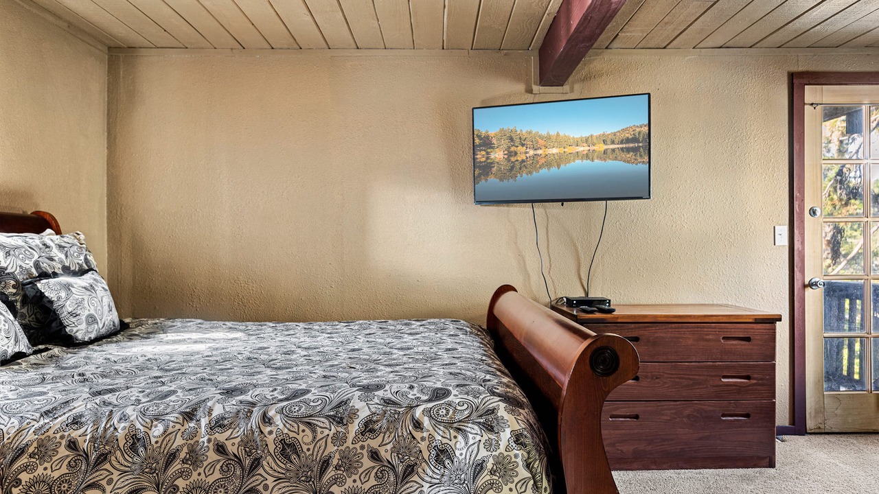 Photo of Bedroom in Arrowbear Lake