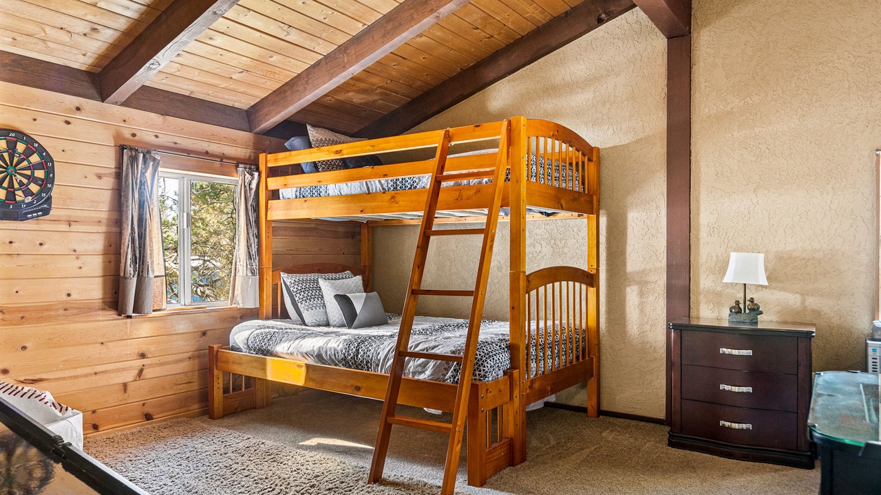 Photo of Bedroom in Arrowbear Lake