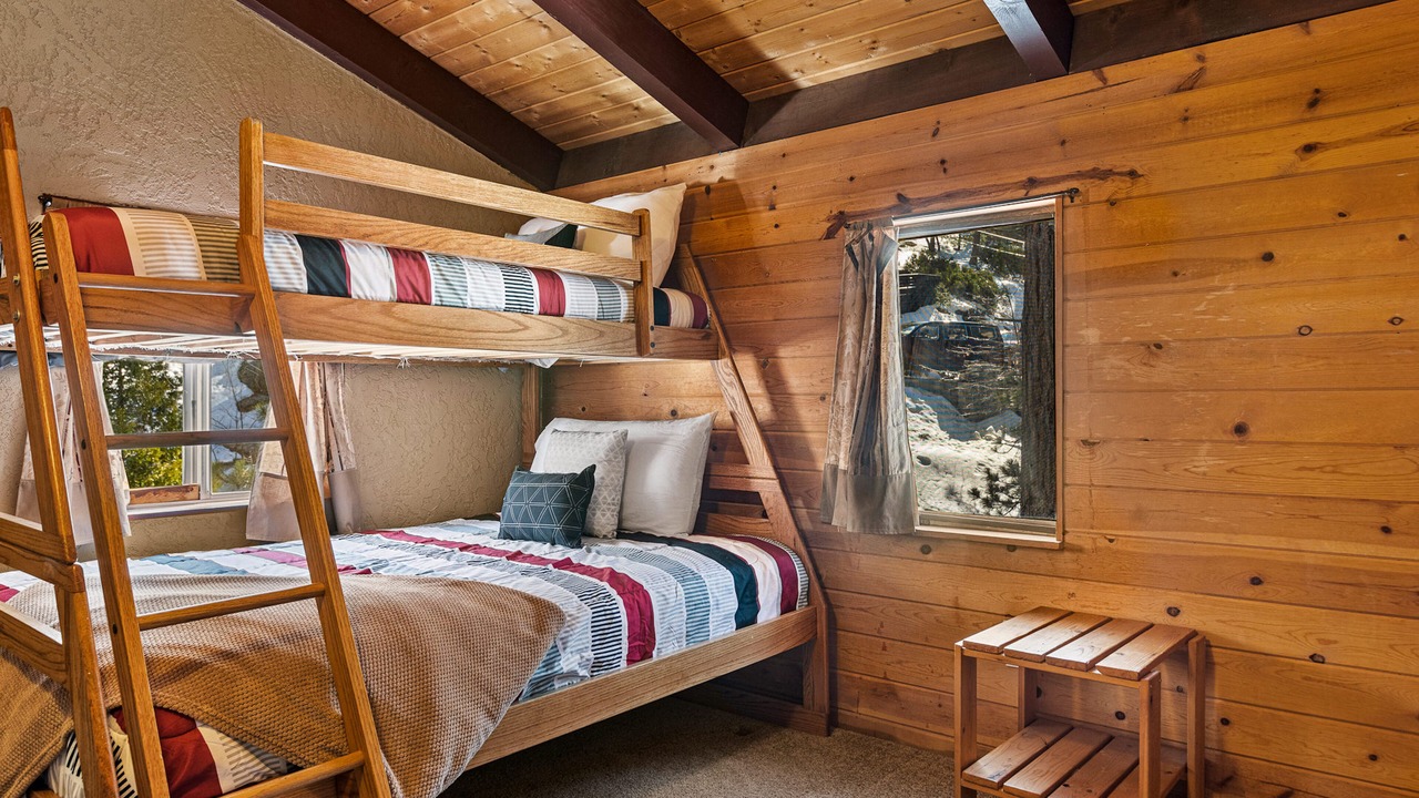 Photo of Bedroom in Arrowbear Lake