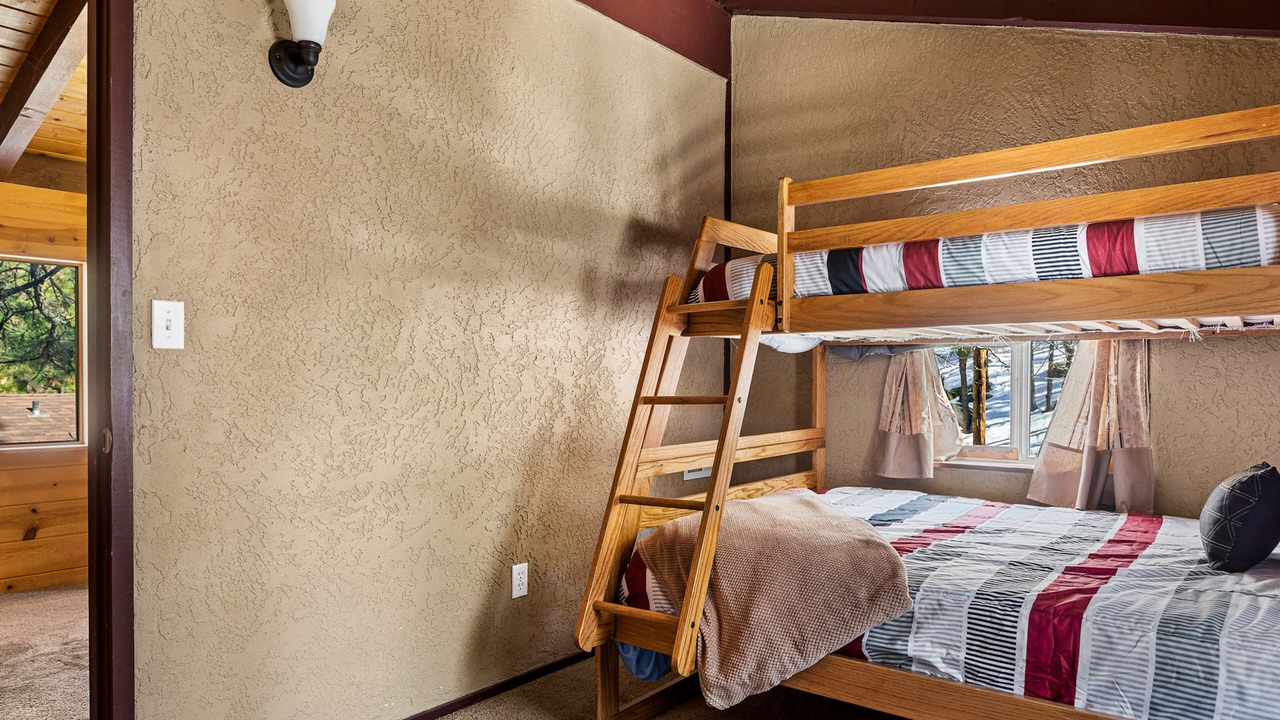 Photo of Bedroom in Arrowbear Lake
