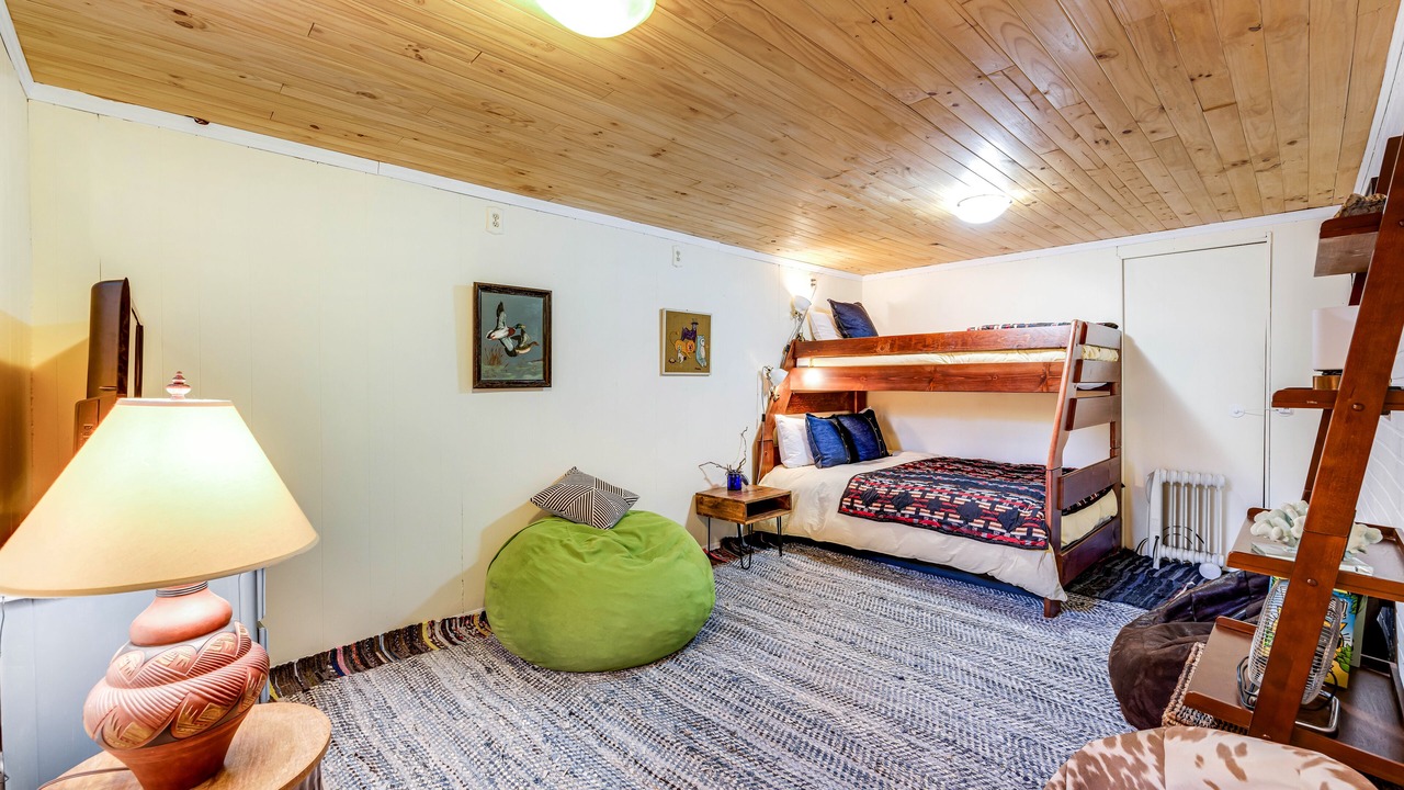 Photo of Bedroom in Cloverdale