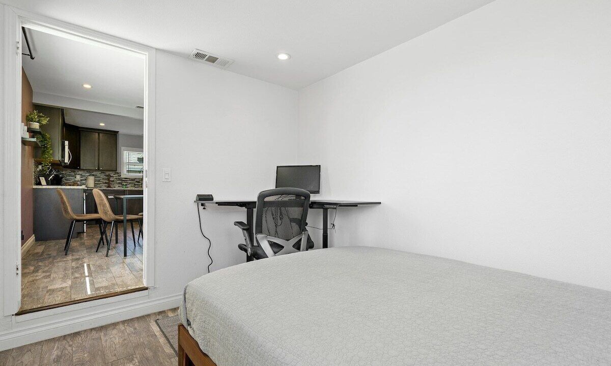 Photo of Bedroom in Midway City