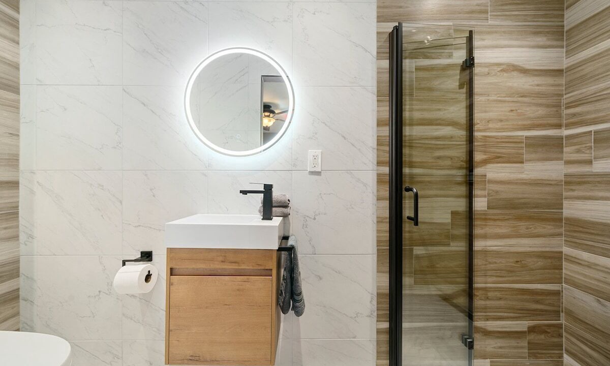 Photo of Bathroom in Midway City