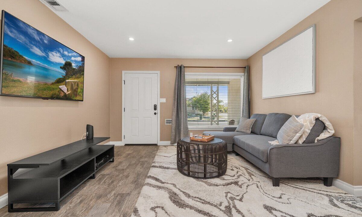 Photo of Bedroom in Midway City