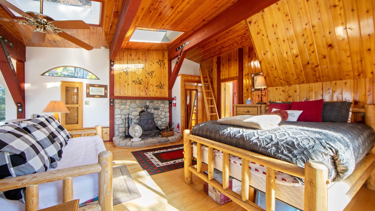 Photo of Bedroom in Green Valley Lake