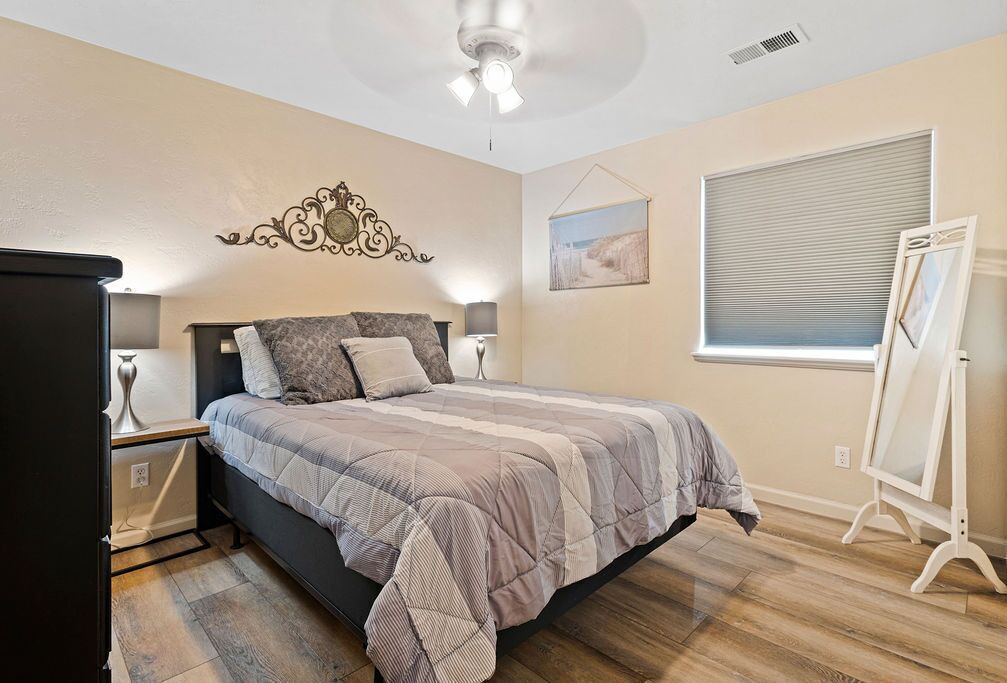 Photo of Bedroom in Crescent City