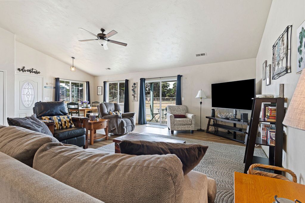 Photo of Livingroom in Crescent City
