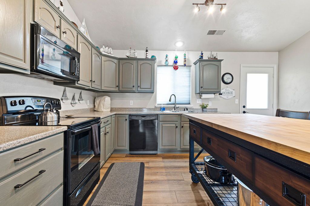 Photo of Kitchen in Crescent City