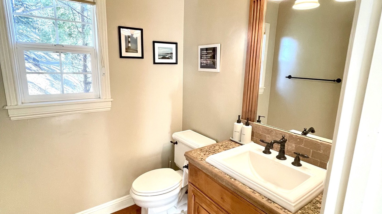 Photo of Bathroom in Blue Jay