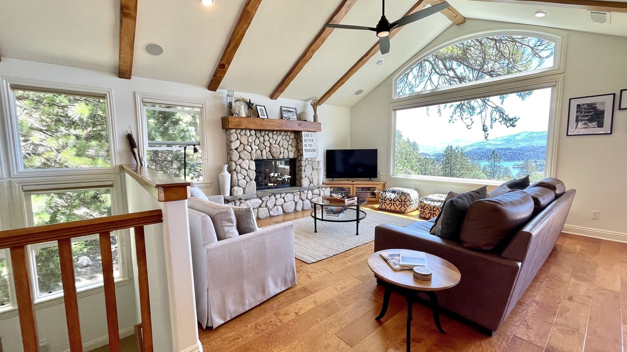 Photo of Livingroom in Blue Jay