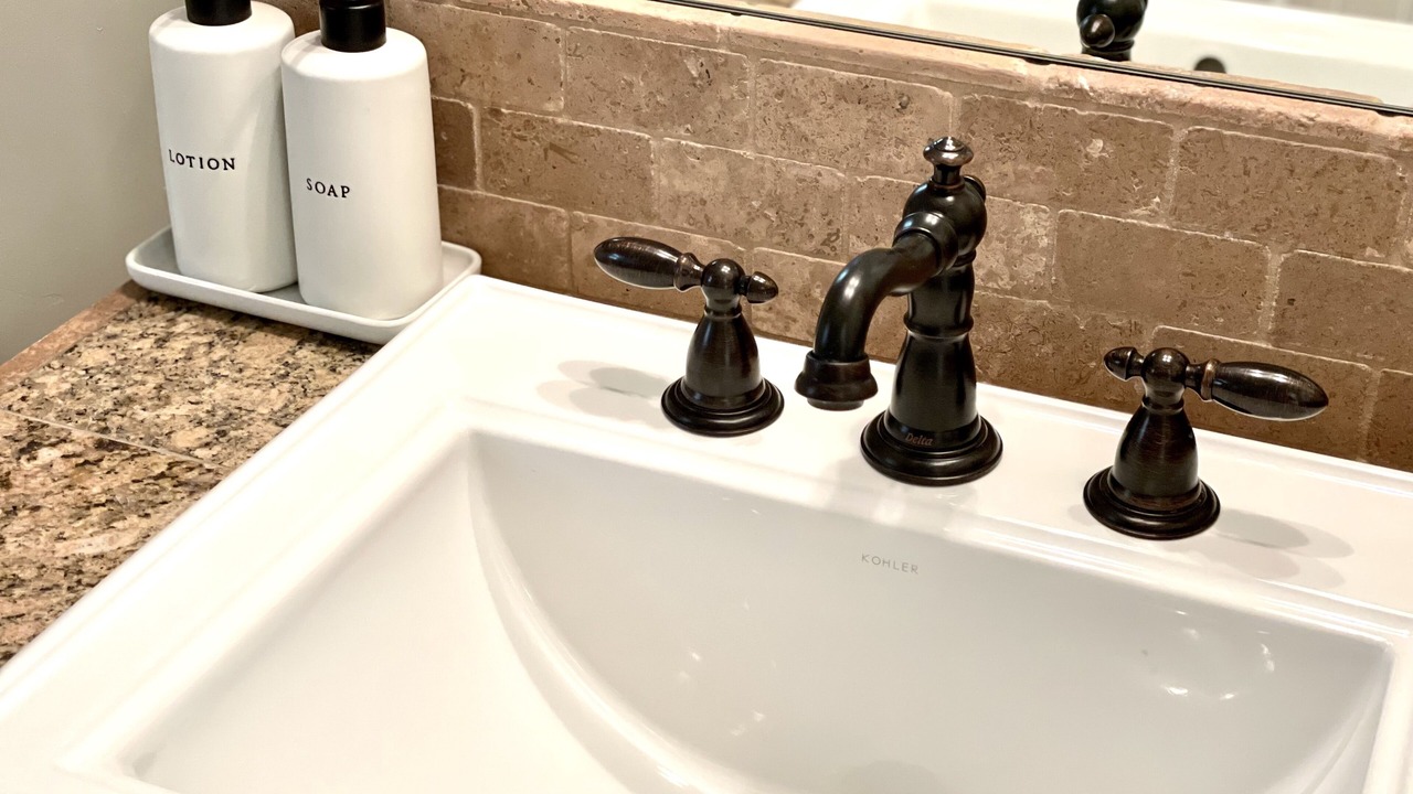 Photo of Bathroom in Blue Jay